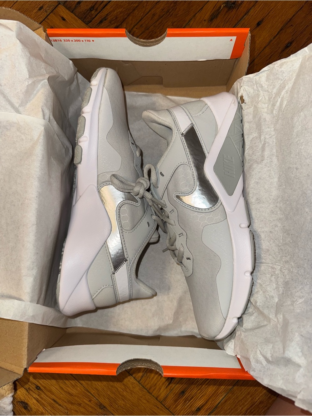 Nike Women's LEGEND ESSENTIAL 2 'PHOTON DUST METALLIC SILVER' - Picture 6 of 9